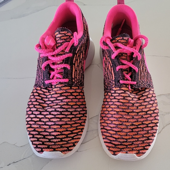 Nike Roshe One Flyknit Women's Running Shoes - US Size 7.5. - Used - Picture 3 of 5